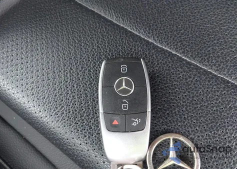 2020 Mercedes-Benz Glc 300 4Matic z USA, uszkodzony, nr VIN WDC0G8EBXLF735066